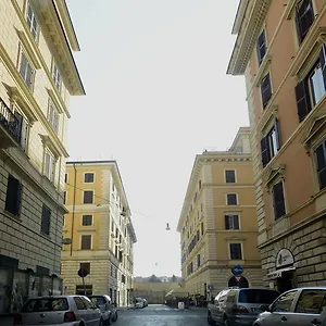  Apartment Via Montebello Italy